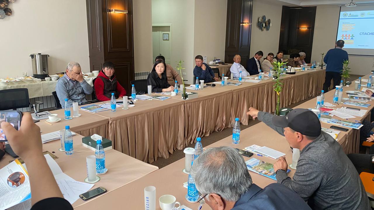 Консультация на национальном уровне для продвижения программы семейных фермерских хозяйств, особенно молодых фермеров, по смягчению последствий изменения климата и адаптации к нему.